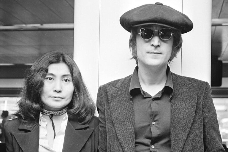 La japonesa Yoko Ono ha disuelto varios grupos de tributo a los Beatles.